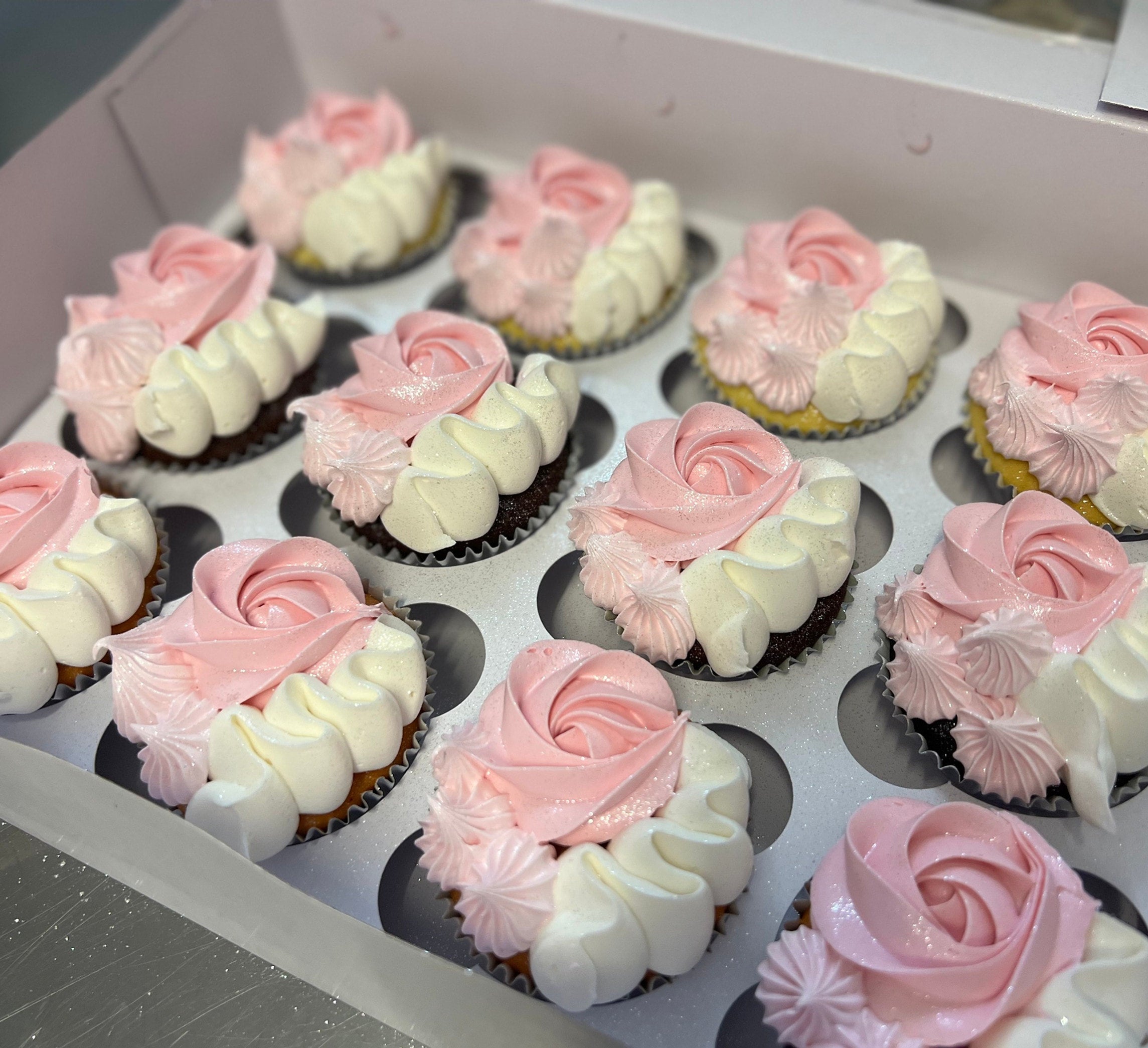 Baby shower cupcakes sales pink