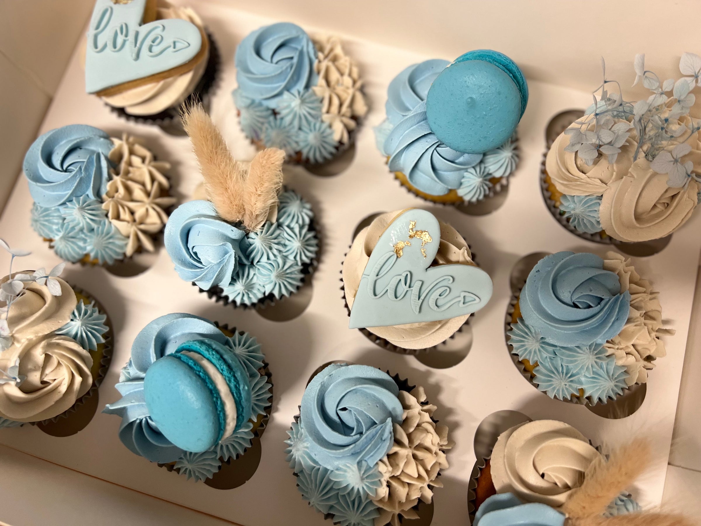 Boho baby hot sale shower cupcakes